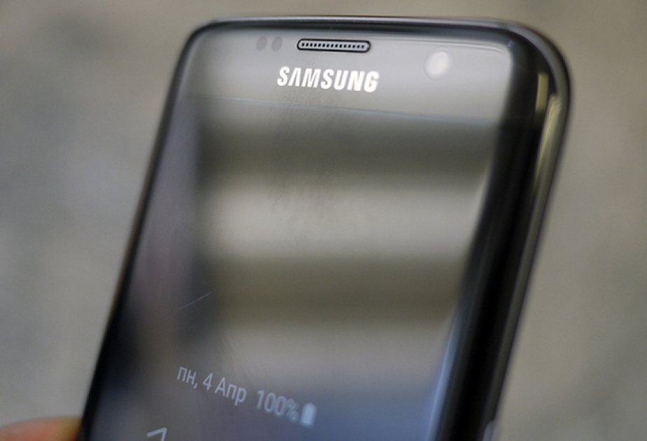 “Samsung” düz ekranlı smartfonlardan imtina edə bilər