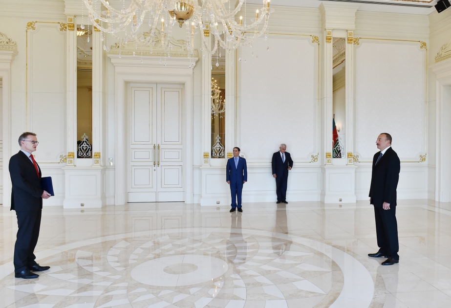 Le président Ilham Aliyev a reçu les lettres de créance du nouvel ambassadeur allemand en Azerbaïdjan VIDEO