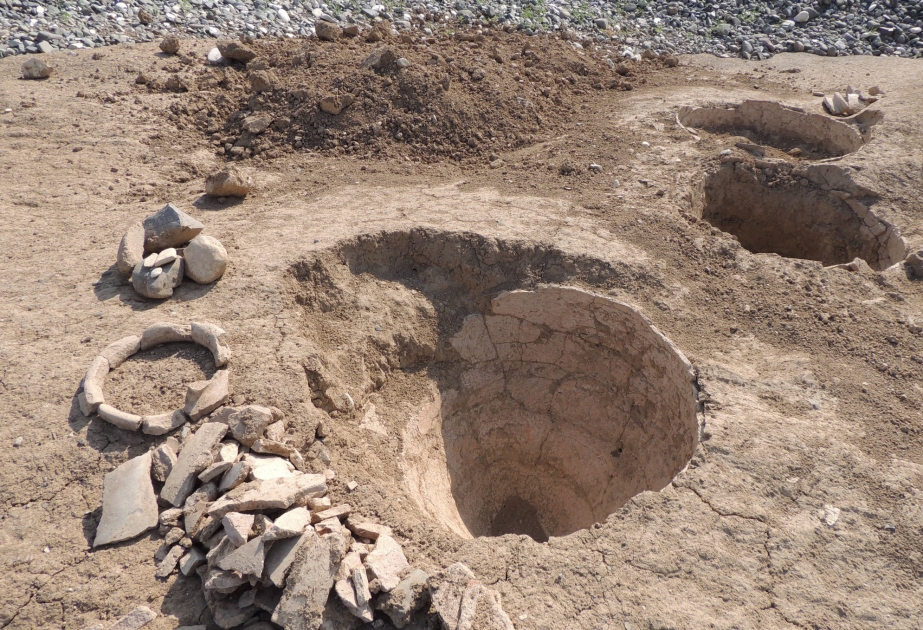 Des pots datant des VIIIe et VIIe siècles avant JC découverts dans le lit de la rivière de Gargar
