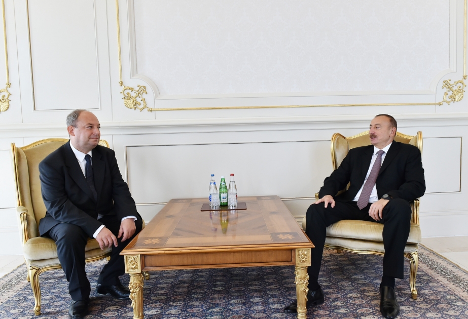 Le président Ilham Aliyev a reçu les lettres de créance du nouvel ambassadeur belge en Azerbaïdjan VIDEO