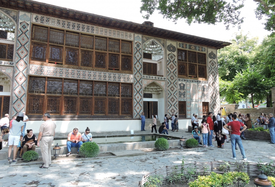 Əbülfəs Qarayev: Turistlərə Azərbaycanın ənənəvi qonaqpərvərlik ruhuna uyğun xidmətlər göstərməliyik VİDEO
