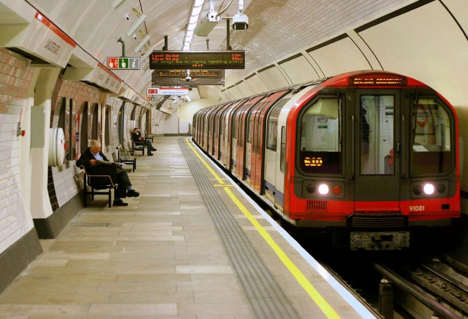 London metrosu tarixində ilk dəfə sutkalıq iş rejiminə keçib