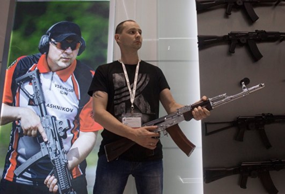 Kalaschnikow öffnet Souvenirladen an Moskauer Flughafen