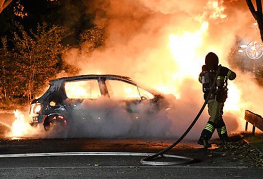 İsveçlə qonşu ölkələrdə avtomobillərin gecə yandırılması halları qeydə alınıb