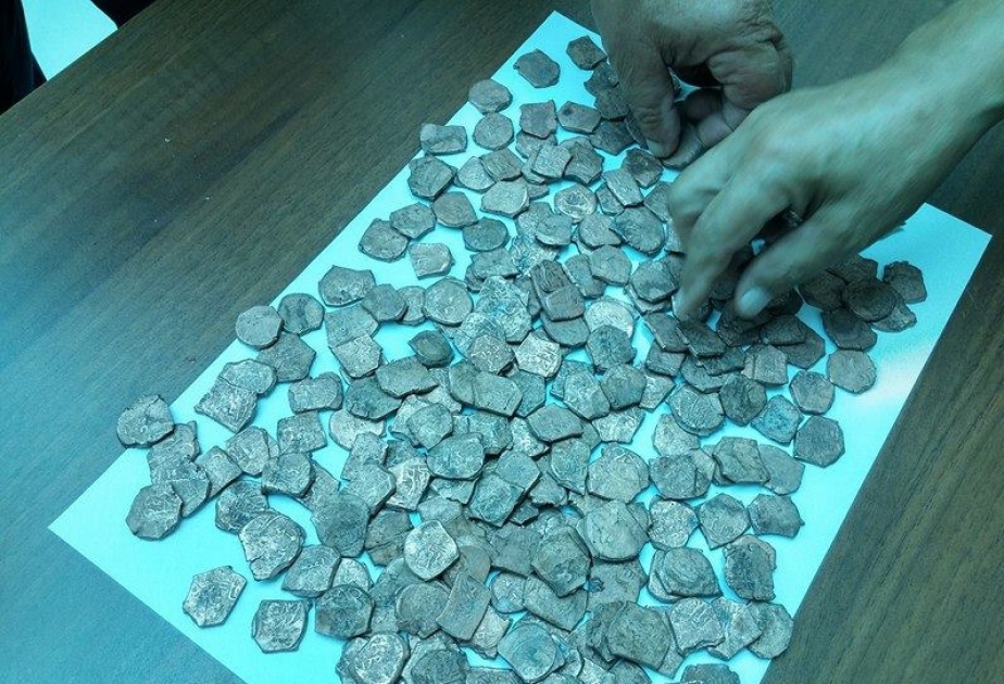 Archäologen in Jalilabad einen Geldhort aus XII. Jahrhundert gefunden
