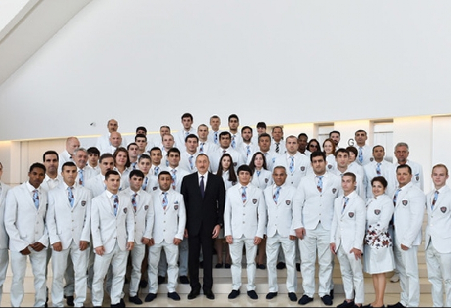 Prezident İlham Əliyev Azərbaycan Milli Olimpiya komandasının üzvlərini təltif edib