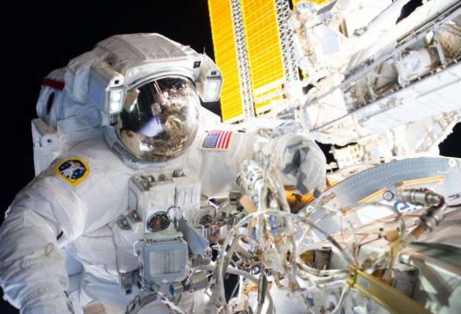 Zwei US-Astronauten montieren bei Außeneinsatz neue Geräte an ISS