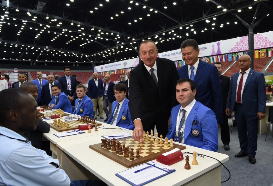 第四十二届世界国际象棋奥林匹克团体赛首轮比赛已开始阿塞拜疆总统伊利哈姆•阿利耶夫到场观看了比赛