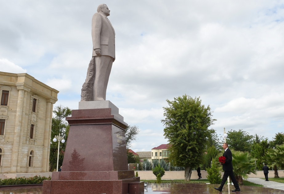 Déplacement du président Ilham Aliyev à Salyan VIDEO
