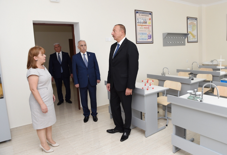 Le président Ilham Aliyev a visité le nouveau bâtiment de l’école No245 à Bakou VIDEO
