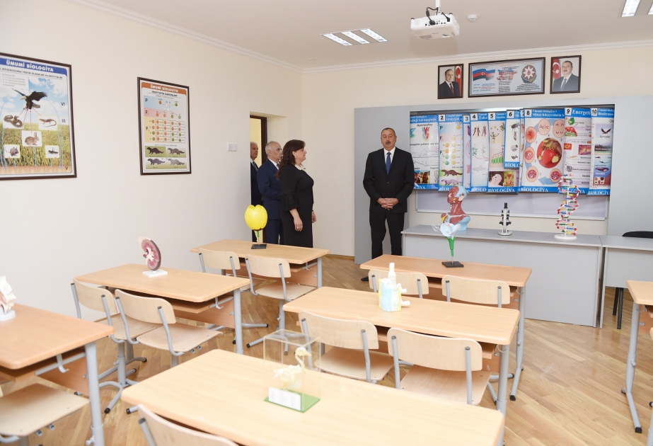 Le président Ilham Aliyev visite l’école No265 dans l’arrondissement de Khataï VIDEO