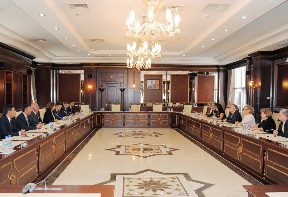 Delegation of Swiss Federation of Jewish Communities visits Milli Majlis