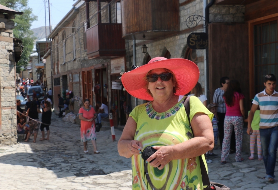 American tourist speaks about the beauty of Azerbaijan VIDEO