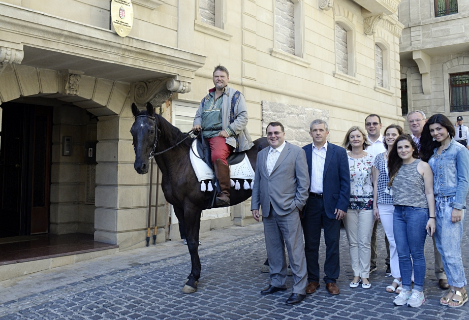 Hungarian equestrian expedition arrives in Baku