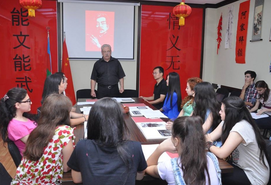 语言大学举办题为"丝绸之路上的文学交流"的文学晚会