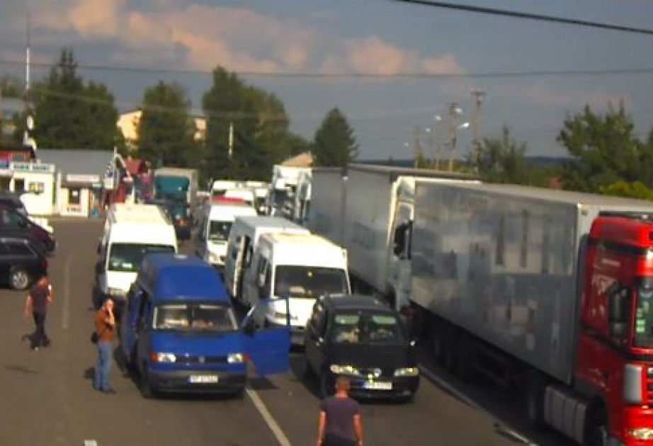 На границе Украины и Польши возник огромный затор