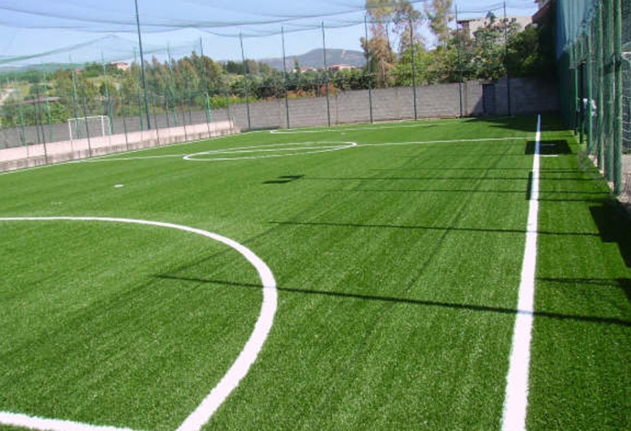 Nərimanov rayonunda yeni inşa olunmuş mini futbol stadionu açılıb