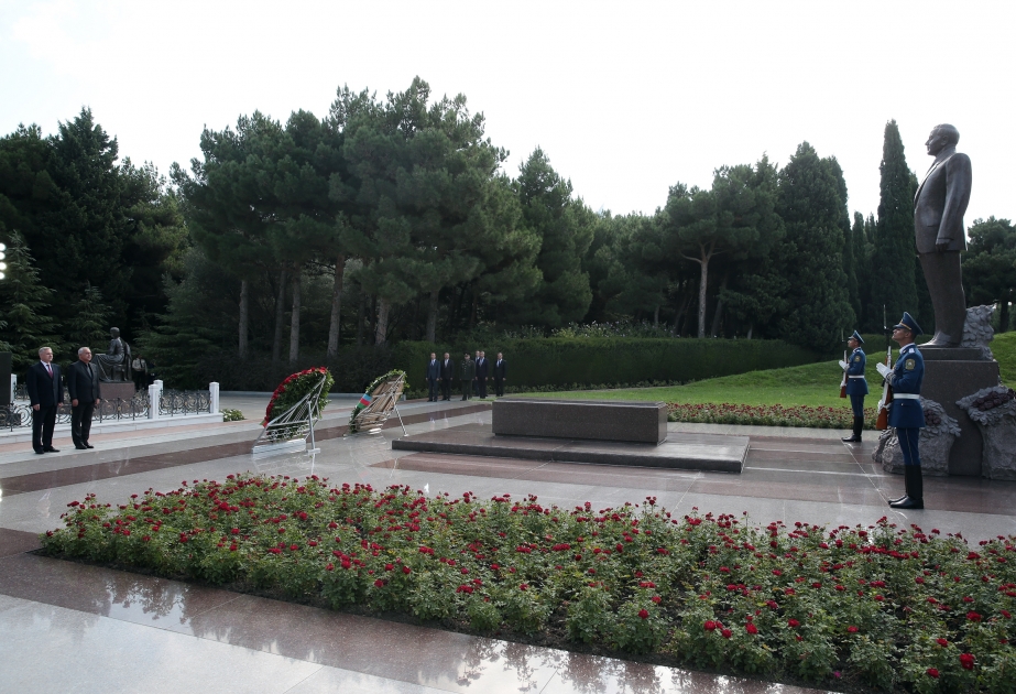 Belarus delegation pay respect to national leader Heydar Aliyev and Azerbaijani martyrs