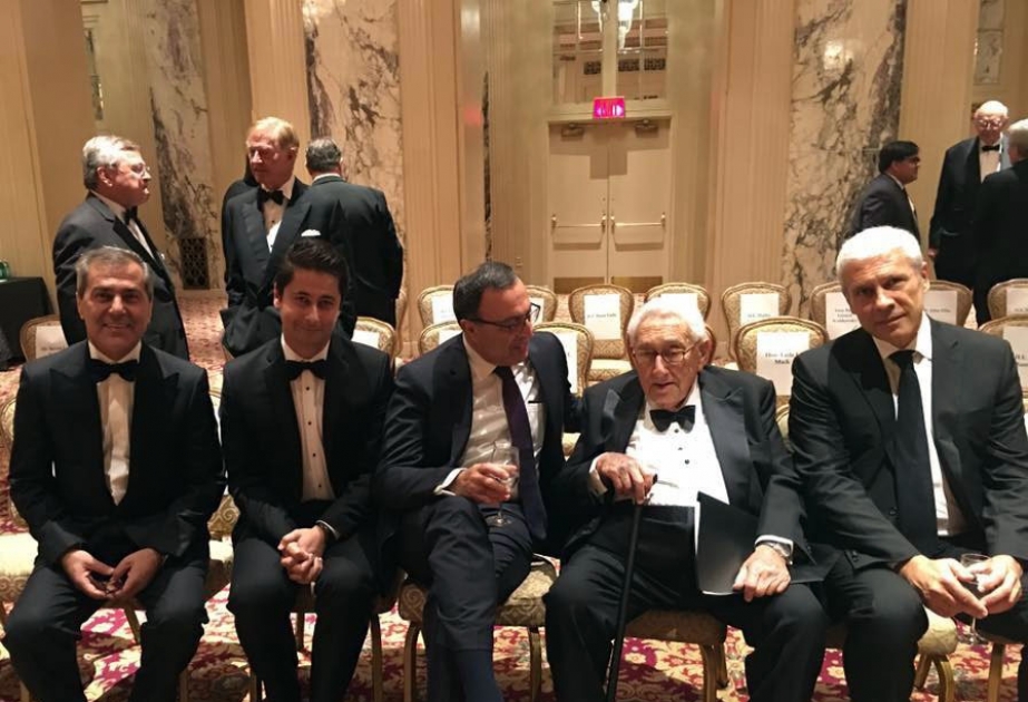 Henri Kissencer Nizami Gəncəvi Beynəlxalq Mərkəzinin rəhbərliyi ilə görüşüb