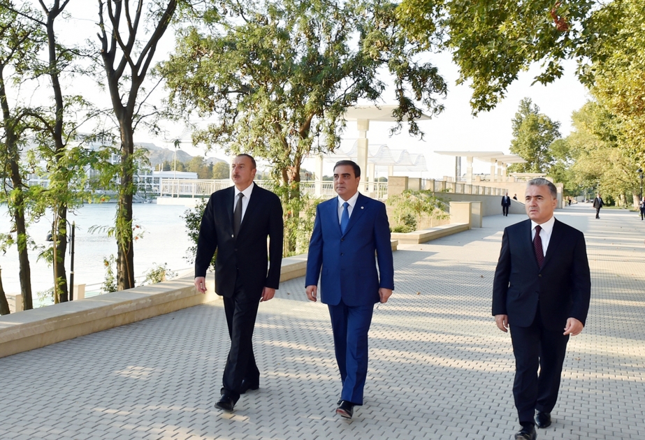 Le président Ilham Aliyev prend connaissance des travaux d’aménagement et de construction à Minguétchévir VIDEO