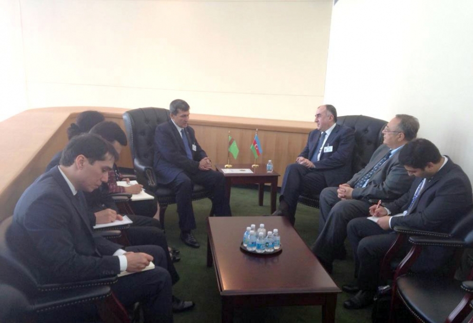 وزير الخارجية الأذربيجاني يلتقي نائب رئيس مجلس الوزراء التركماني