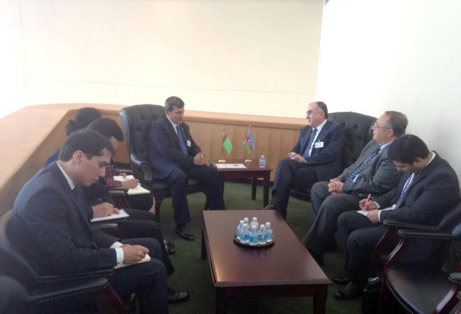 Le ministre azerbaïdjanais des Affaires étrangères rencontre son homologue turkmène