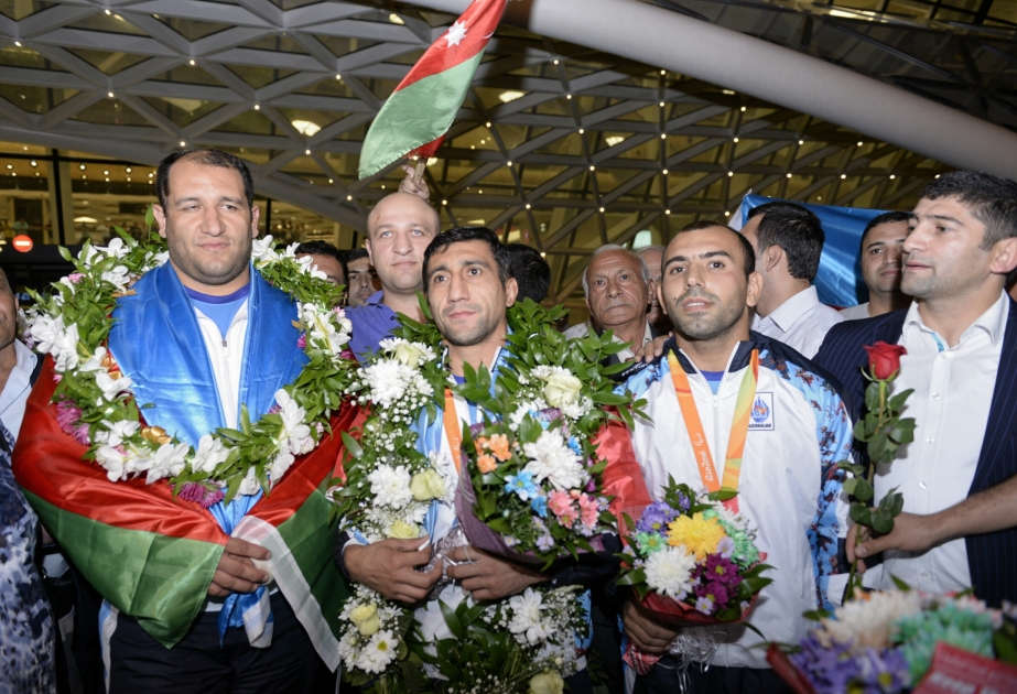 Feierlicher Empfang von Paralympioniken in Baku