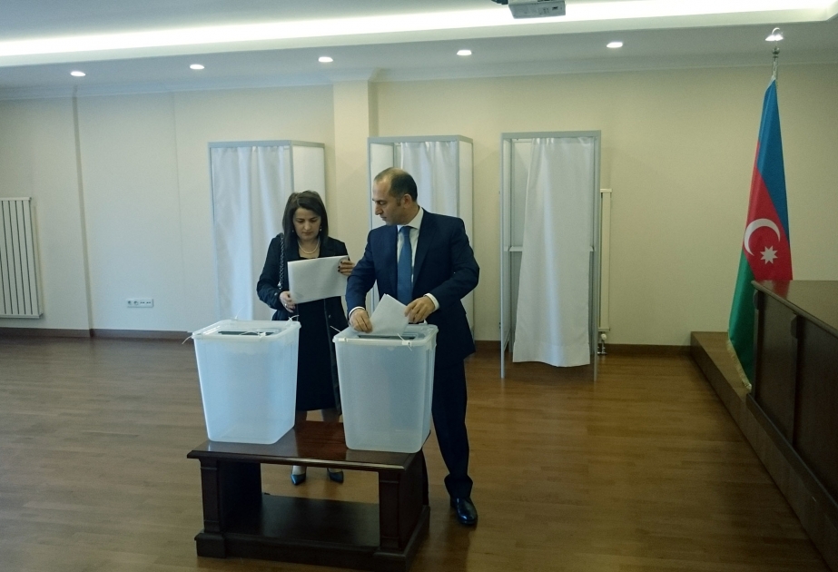 Referendumla əlaqədar Azərbaycanın İstanbuldakı baş konsulluğunda səsvermə keçirilir