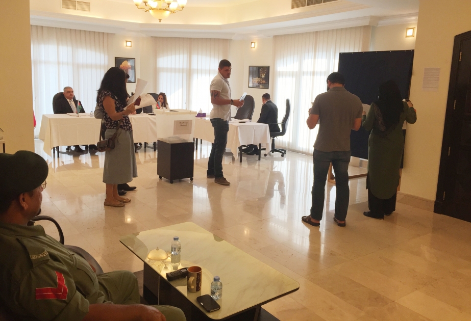 Azerbaijani citizens in UAE cast ballots in referendum