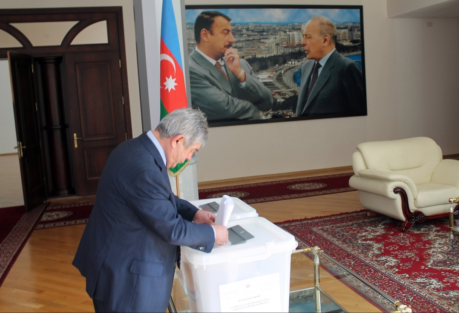 Özbəkistanda yaşayan Azərbaycan vətəndaşları səsvermədə fəal iştirak edirlər