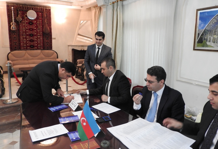 Azerbaijani citizens in Iran vote in referendum