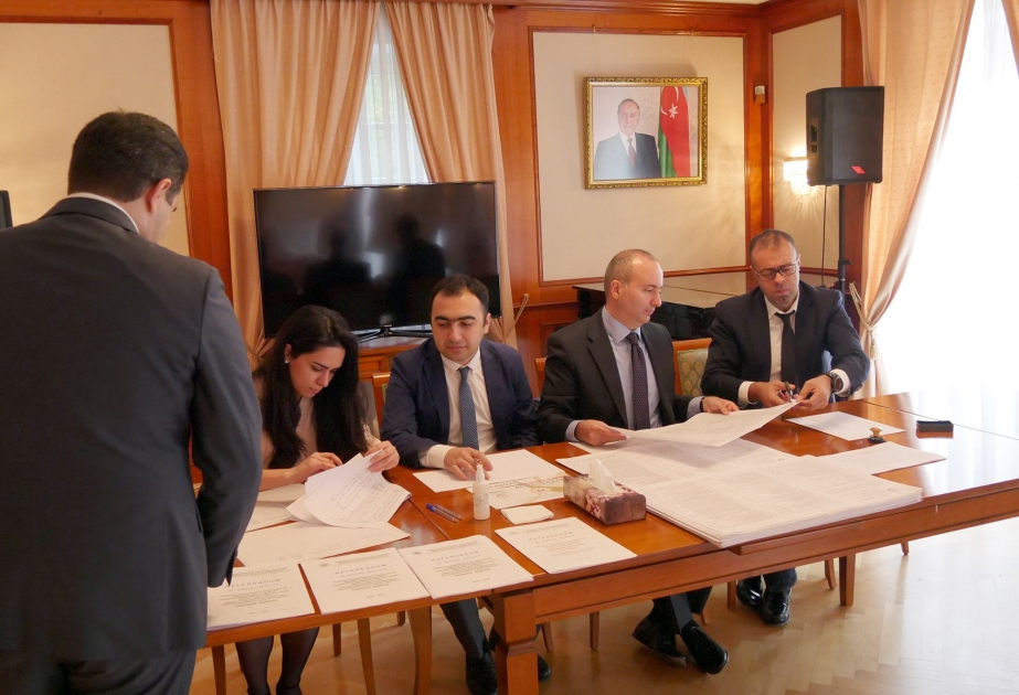 Azerbaijani citizens start voting in referendum at Embassy in Austria