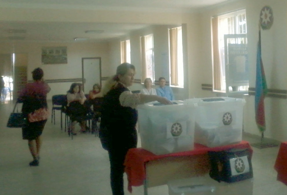 25 saylı Nizami ikinci seçki dairəsinin seçki məntəqələrində səsvermə xüsusi fəallıqla keçir