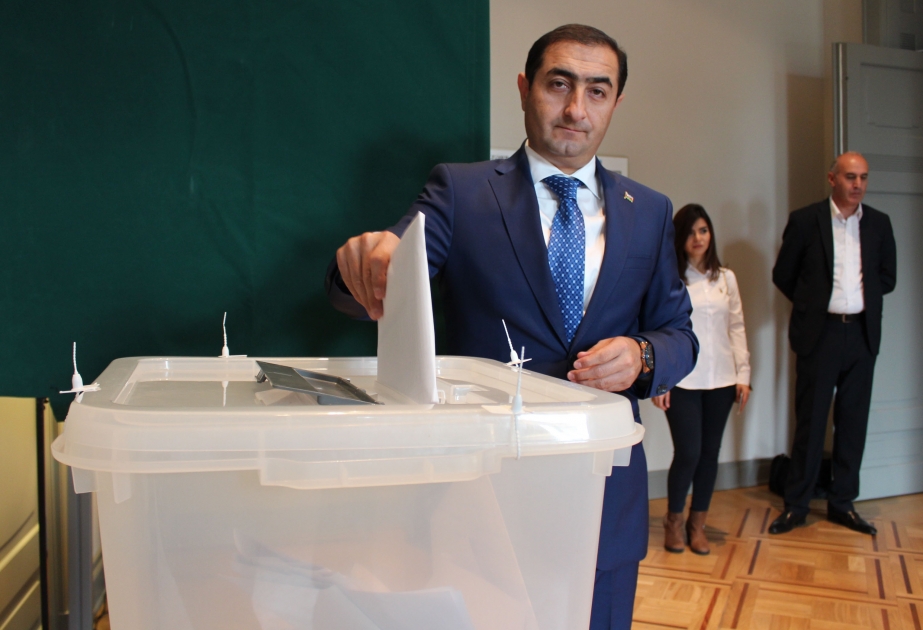 Litvada referendumla bağlı səsvermə davam edir