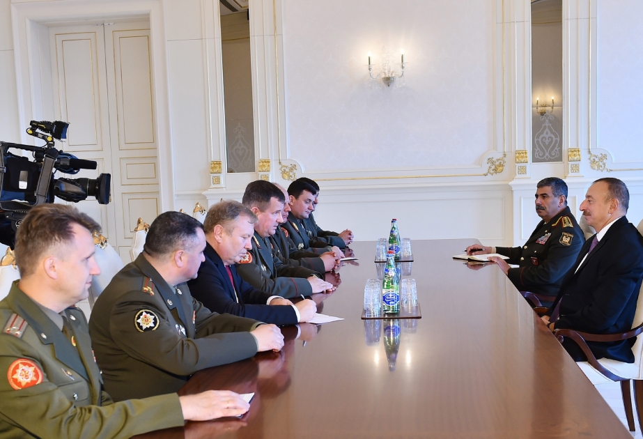 Aserbaidschans Präsident Ilham Aliyev empfängt eine Delegation um Verteidigungsminister von Belarus VIDEO