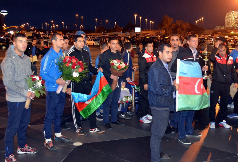 Güləş üzrə hərbçilərin 31-ci dünya çempionatını ikinci yerdə başa vuran Azərbaycan komandası Vətənə qayıdıb