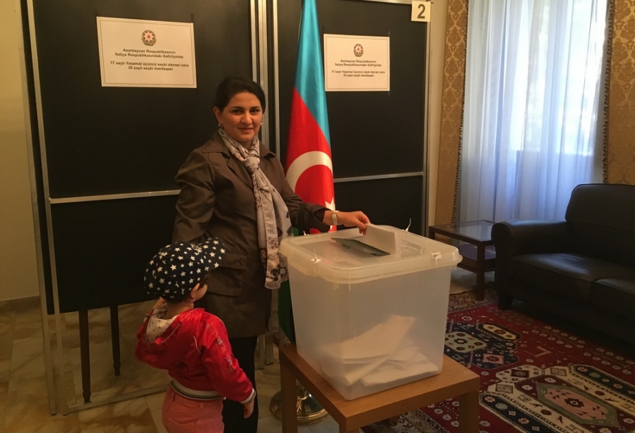 Referendumla əlaqədar İtaliyadakı səfirliyimizdə yaradılan məntəqədə səsvermə qanunauyğun keçirilib
