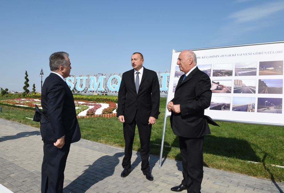 Soumgaït : le président Ilham Aliyev inspecte les travaux réalisés dans la rue Sahil VIDEO