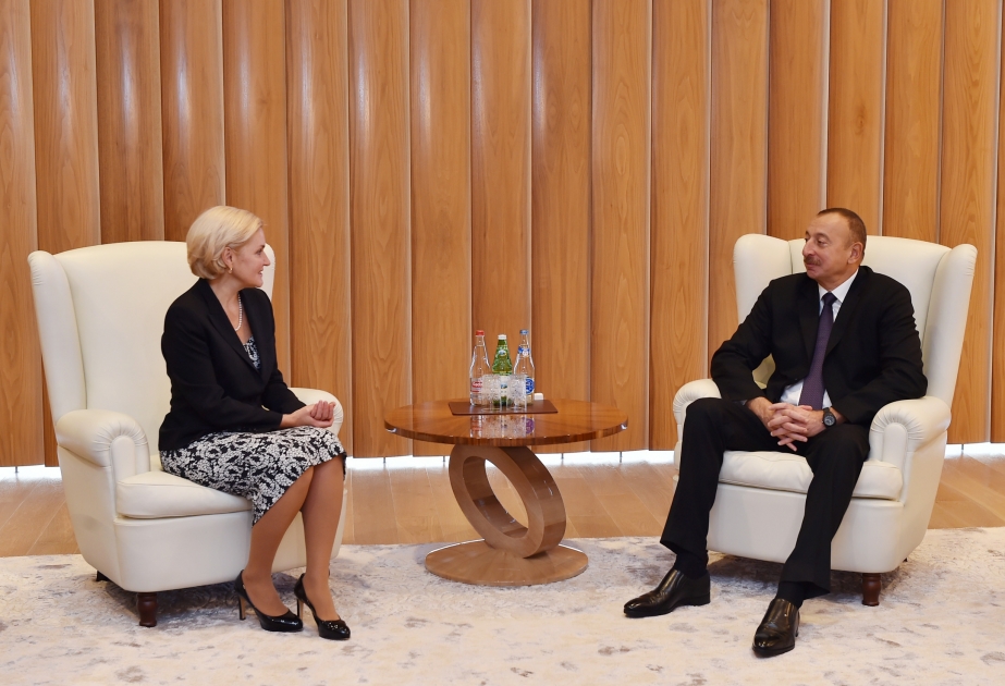 Präsident Ilham Aliyev empfängt eine Delegation um Vizeministerpräsidentin in der Regierung der RF VIDEO