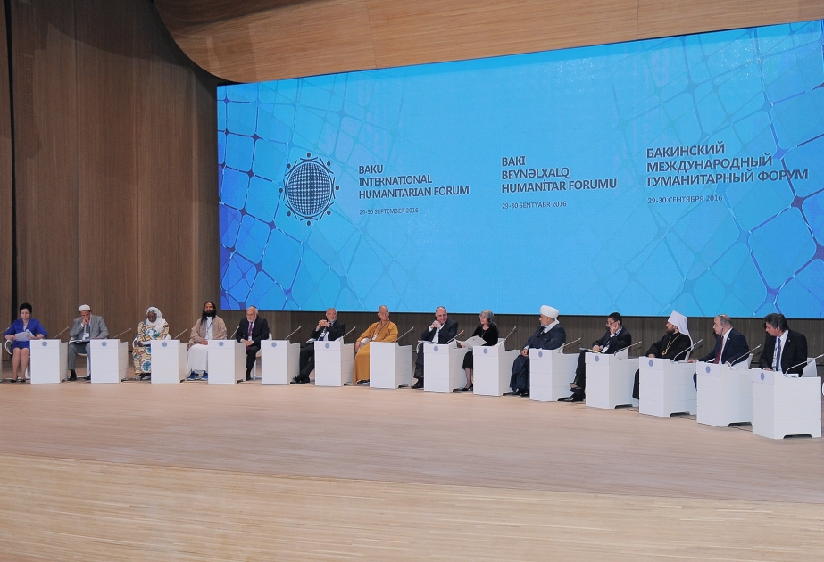 Beşinci Bakı Beynəlxalq Humanitar Forumu işini plenar iclasla davam etdirib [YENİLƏNİB] VİDEO