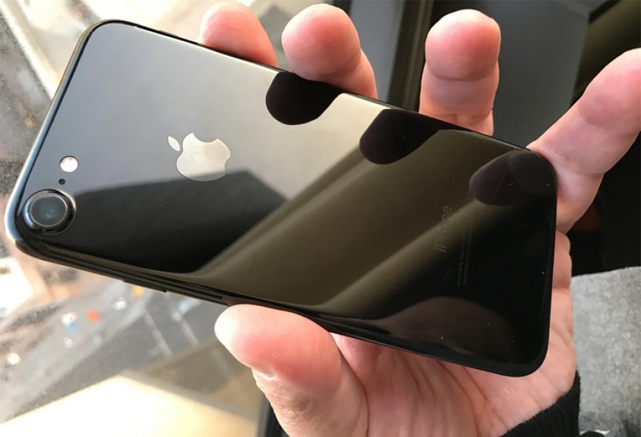 Сотрудник Apple поделился деталями об "iPhone 8"