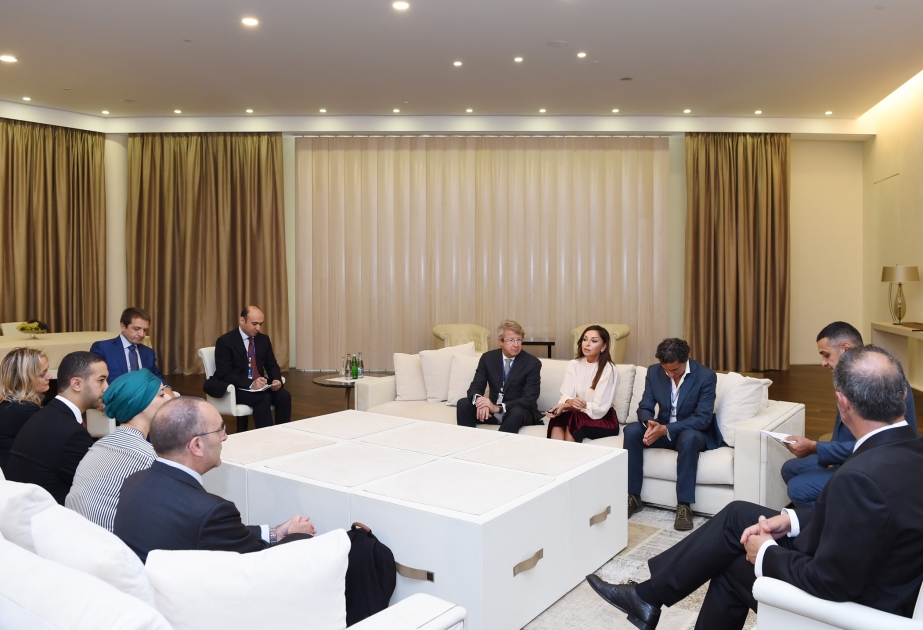 Rencontre de la première dame d’Azerbaïdjan avec le chef du groupe d'amitié Azerbaïdjan-Italie au Sénat italien
