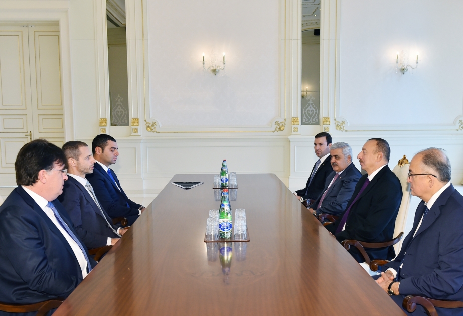 Aserbaidschans Präsident Ilham Aliyev empfängt den Präsidenten der UEFA VIDEO