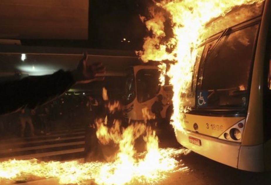Braziliyada cinayətkarlar 17 avtobus və 5 məktəb yandırıblar
