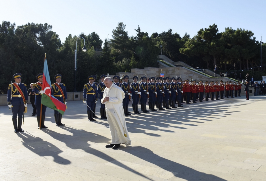 Pope Francis visits Alley of Martyrs in Baku