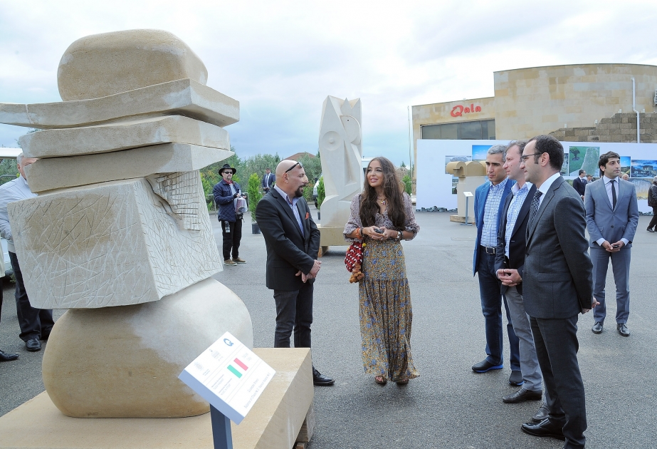 Leyla Aliyeva a pris connaissance des oeuvres créées lors d’un symposium de sculpture