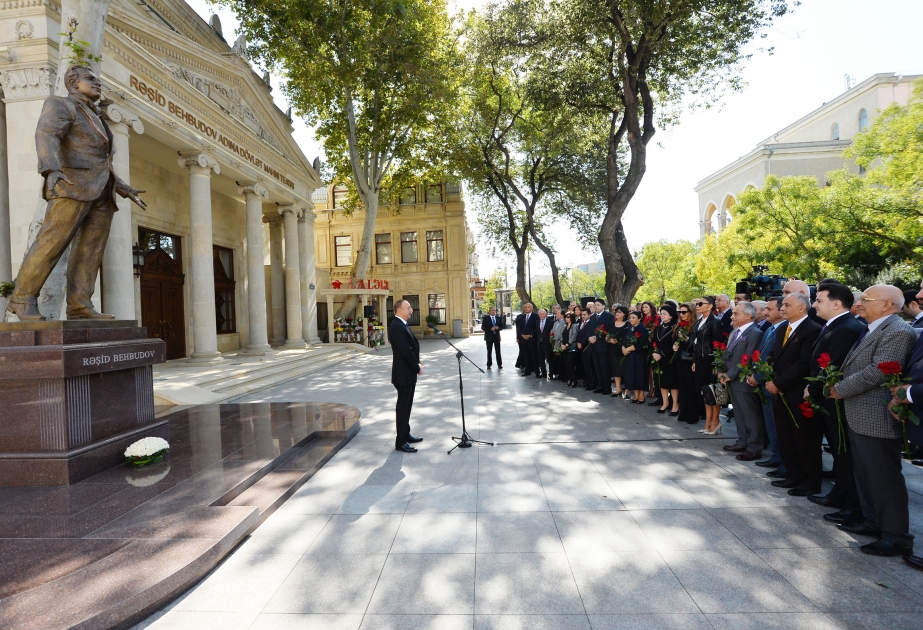 President Ilham Aliyev unveiled monument to world-renowned singer Rashid Behbudov VIDEO
