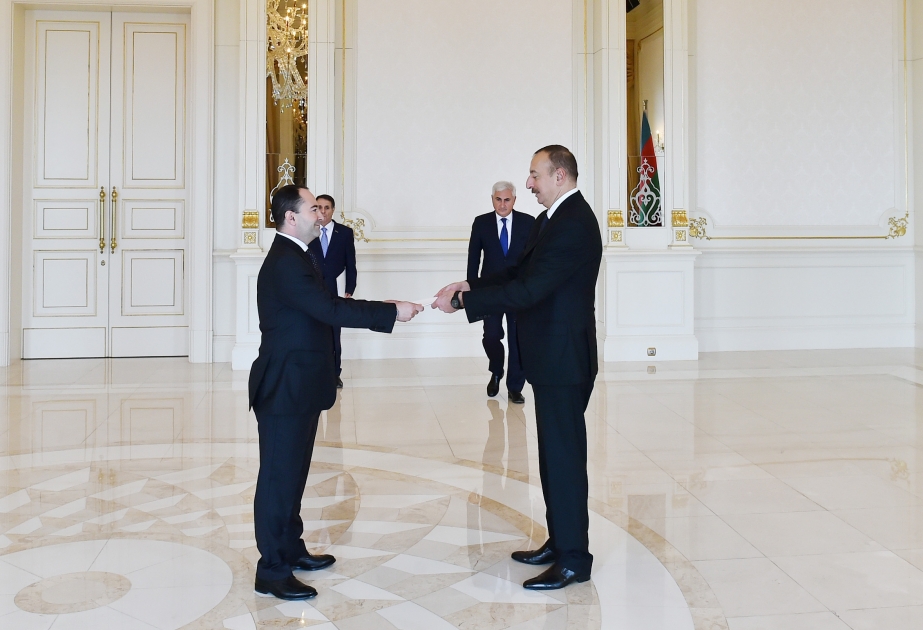 Präsident Ilham Aliyev nimmt Beglaubigungsschreiben des rumänischen Botschafters entgegen VIDEO