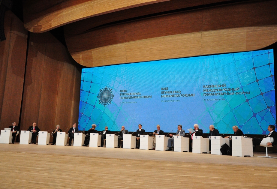 Nobel mükafatı laureatları Bakıda dünyanın əsas problemlərini müzakirə ediblər