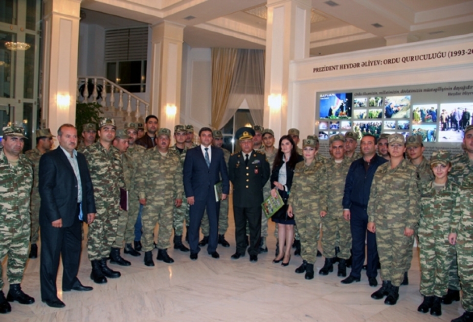 Gəncə Qarnizonunda “Heydər Əliyev və dövlət müstəqilliyimiz” mövzusunda “dəyirmi masa” keçirilib